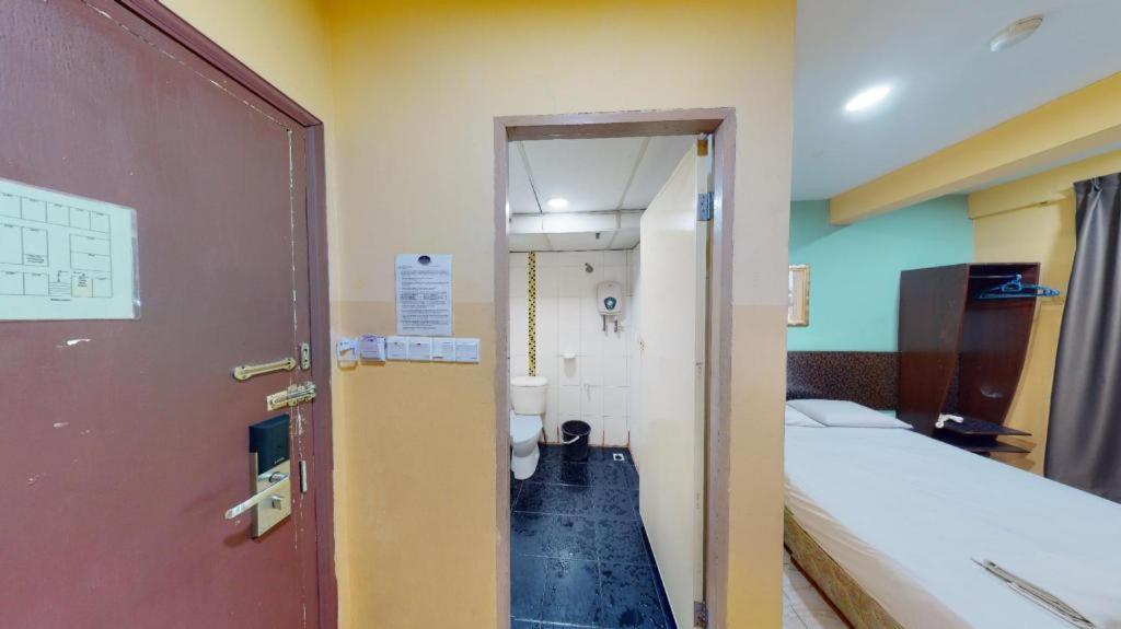 Aristo Hotel @ Putatan Kota Kinabalu Bagian luar foto