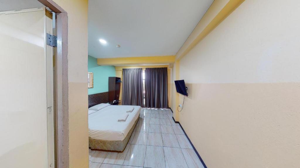 Aristo Hotel @ Putatan Kota Kinabalu Bagian luar foto