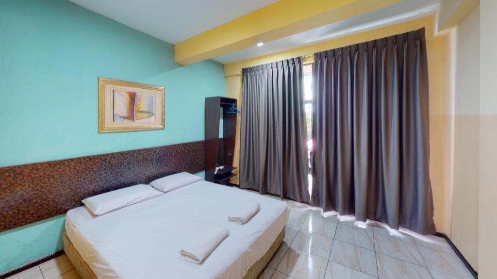 Aristo Hotel @ Putatan Kota Kinabalu Bagian luar foto